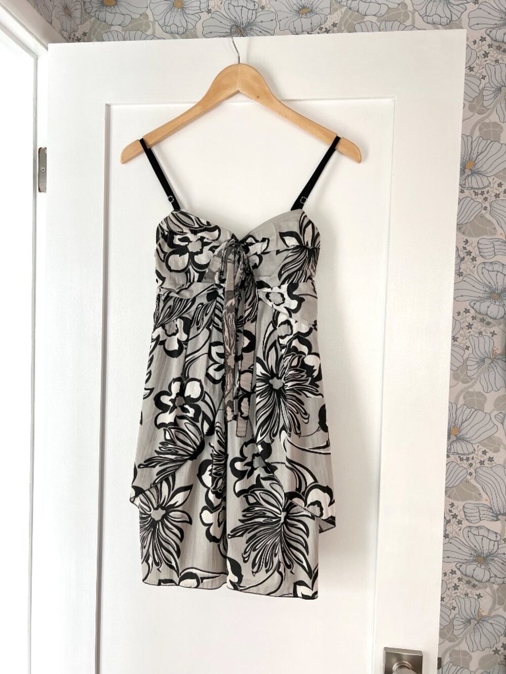 Wal G Floral Cocktail Dress - Picture 6 of 8